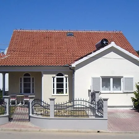 公寓 Mandolina 扎达尔